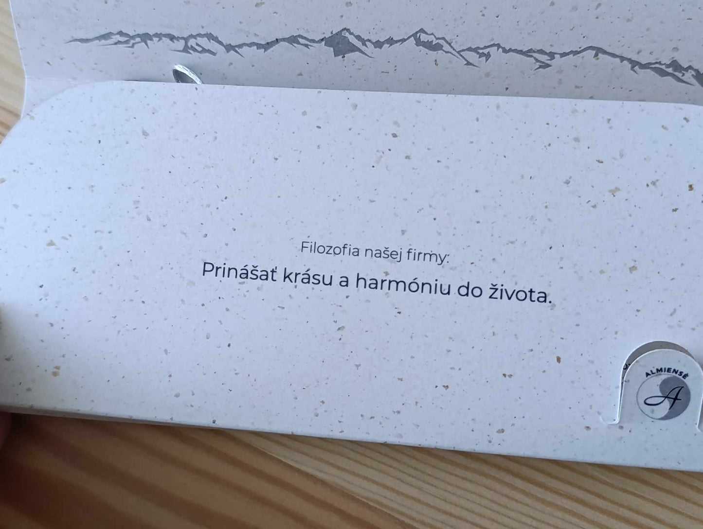 Ohnivý achát, trochu shell a tigrie oko / Fire agate, trochus shell and tiger eye