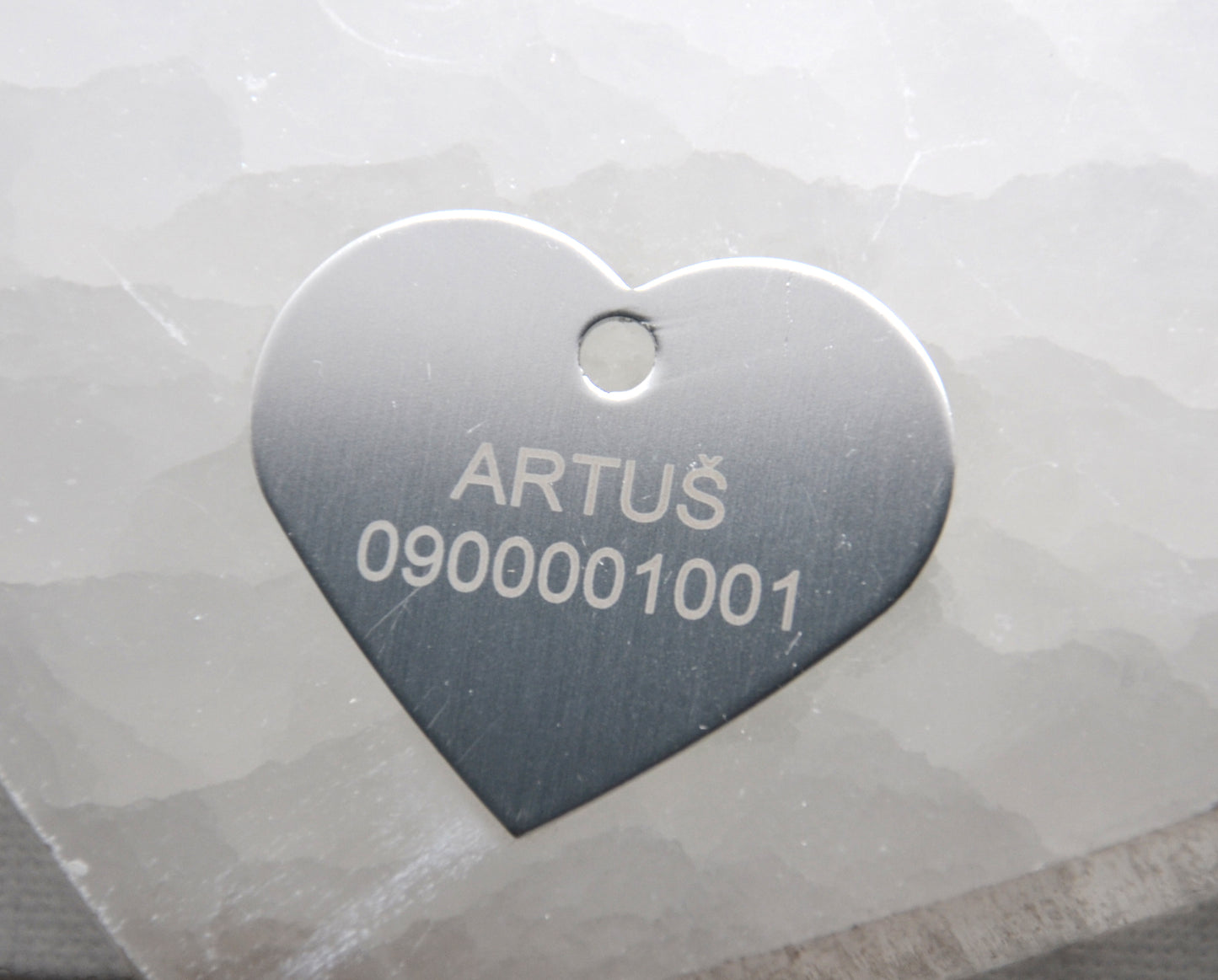 Identifikačný štítok - strieborná labka.