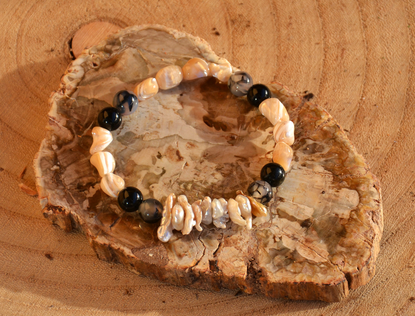 Perleťový náramok / Shell bracelet