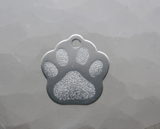 Identifikačný štítok - strieborná labka.