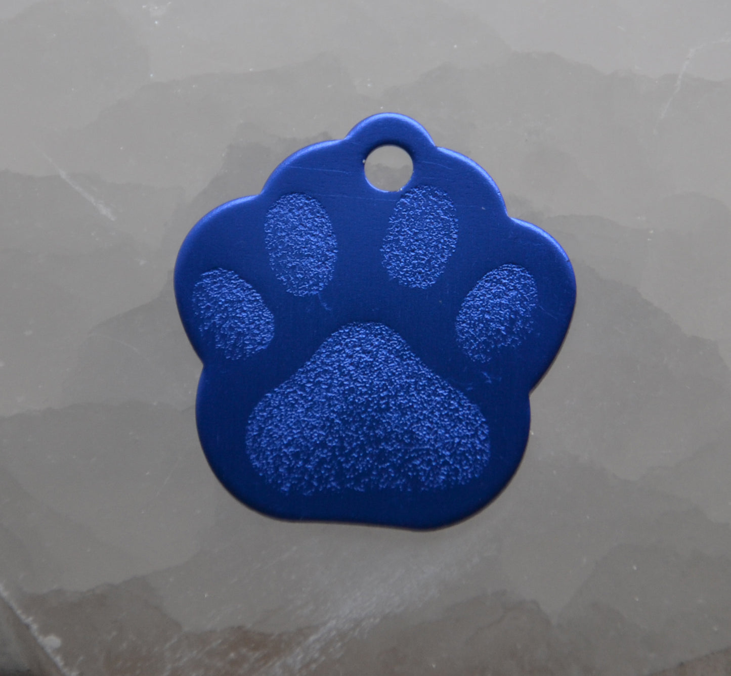 Identifikačný štítok: tmavo-modrá labka.